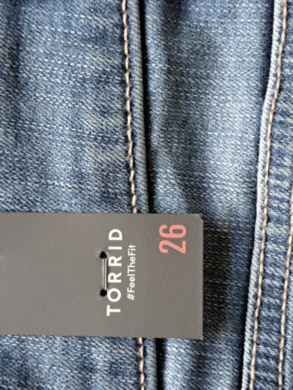 New Torrid Womens Size 26 5" Mid-Rise Denim Shorts Studded Sides Frayed Hem - Picture 4 of 8